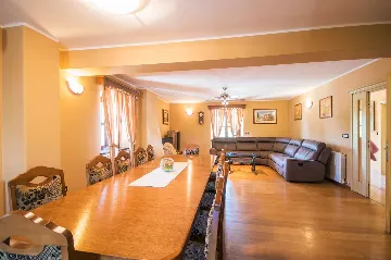 Private Pool House with 7 Bedrooms in Žminj