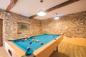 Private Pool House with 7 Bedrooms in Žminj