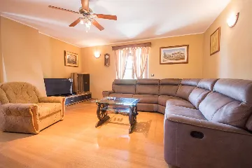 Private Pool House with 7 Bedrooms in Žminj