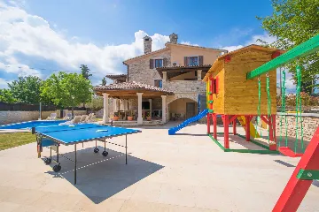 Private Pool House with 7 Bedrooms in Žminj