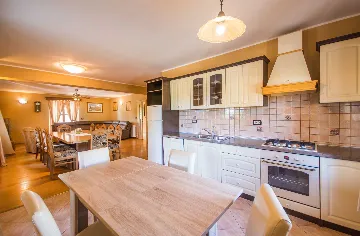 Private Pool House with 7 Bedrooms in Žminj