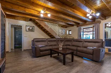 5-Bedroom House in Žminj for Up to 12 Guests