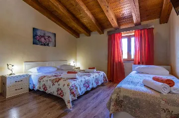 5-Bedroom House in Žminj for Up to 12 Guests