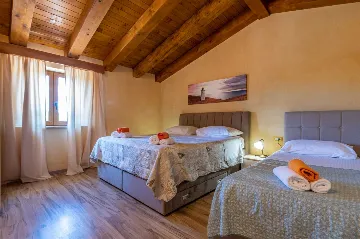 5-Bedroom House in Žminj for Up to 12 Guests