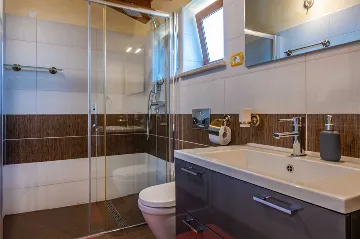 5-Bedroom House in Žminj for Up to 12 Guests