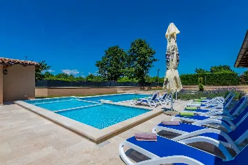 5-Bedroom House in Žminj for Up to 12 Guests