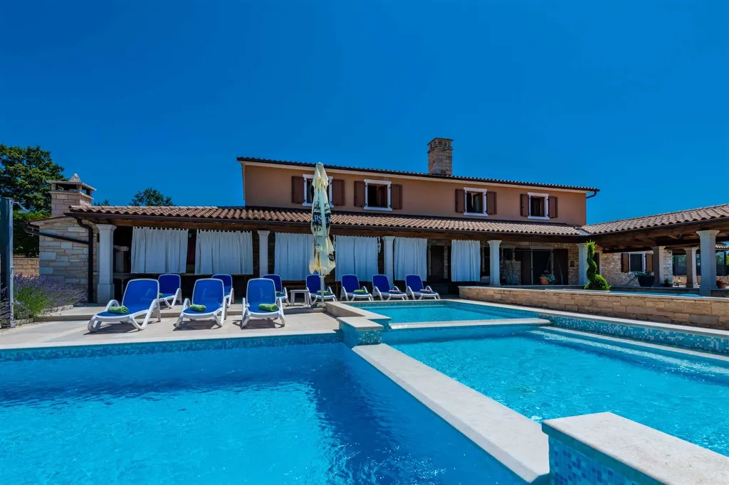 5-Bedroom House in Žminj for Up to 12 Guests