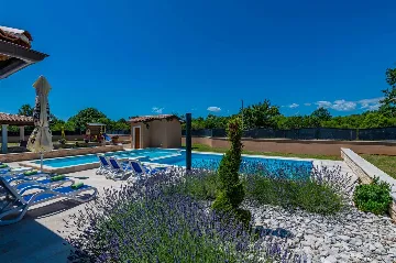 5-Bedroom House in Žminj for Up to 12 Guests