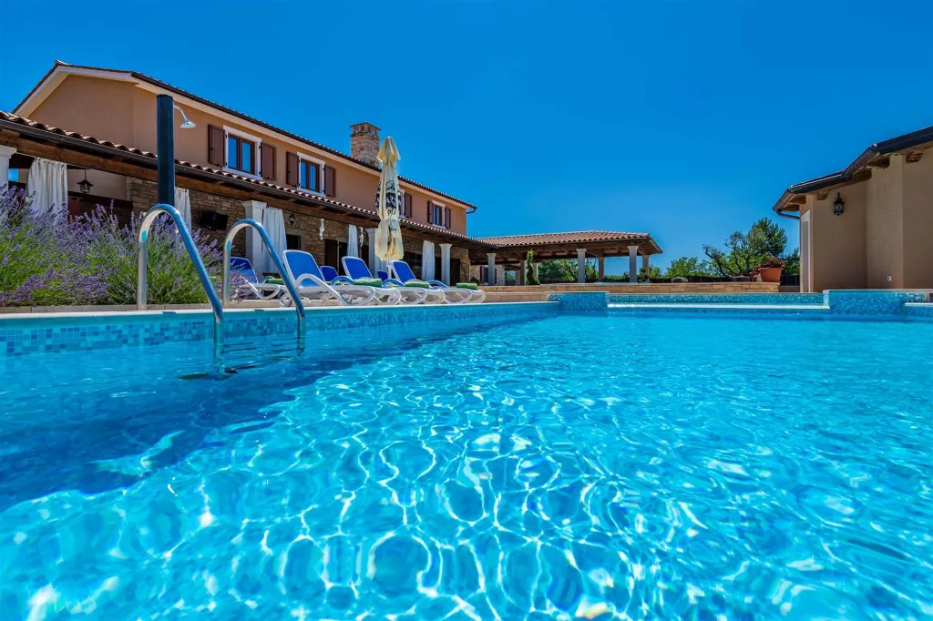5-Bedroom House in Žminj for Up to 12 Guests