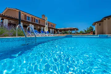 5-Bedroom House in Žminj for Up to 12 Guests