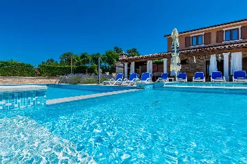 5-Bedroom House in Žminj for Up to 12 Guests