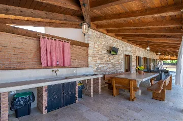5-Bedroom House in Žminj for Up to 12 Guests