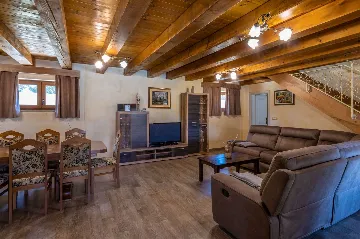 5-Bedroom House in Žminj for Up to 12 Guests