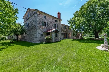 5-Bedroom House with Pool in Svetvinčenat