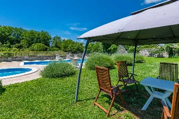 5-Bedroom House with Pool in Svetvinčenat