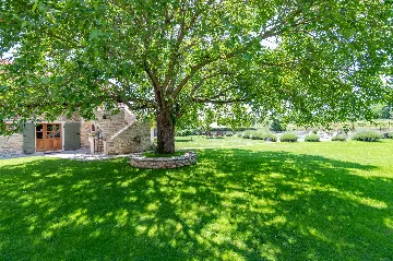 5-Bedroom House with Pool in Svetvinčenat