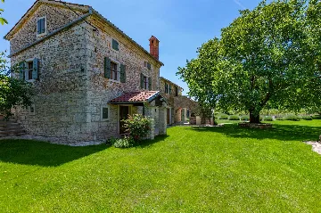5-Bedroom House with Pool in Svetvinčenat