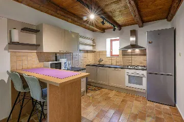 5-Bedroom House with Pool in Svetvinčenat