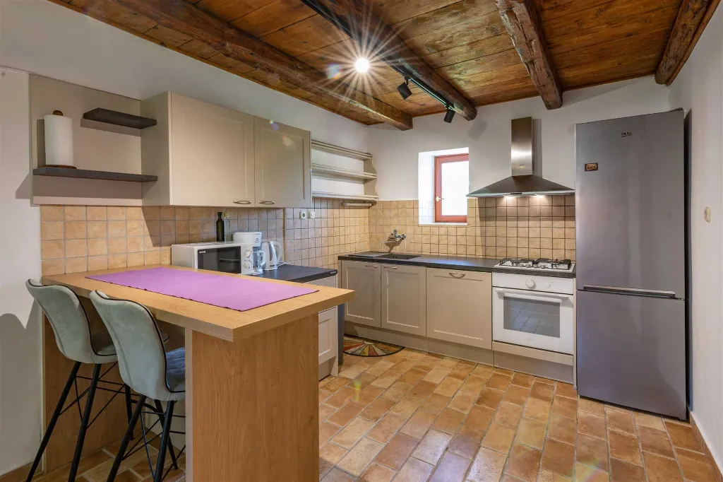 5-Bedroom House with Pool in Svetvinčenat
