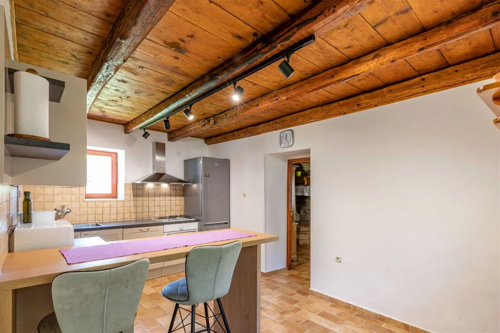 5-Bedroom House with Pool in Svetvinčenat