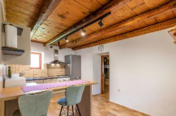 5-Bedroom House with Pool in Svetvinčenat