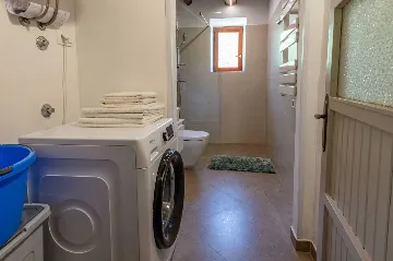 5-Bedroom House with Pool in Svetvinčenat