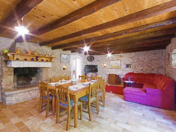 5-Bedroom House with Pool in Svetvinčenat