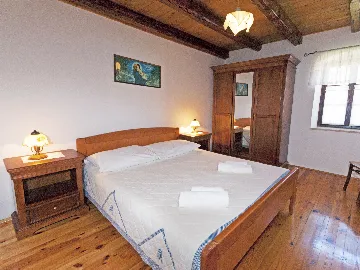 5-Bedroom House with Pool in Svetvinčenat