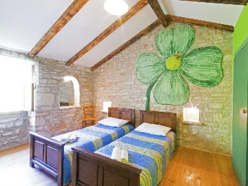 5-Bedroom House with Pool in Svetvinčenat