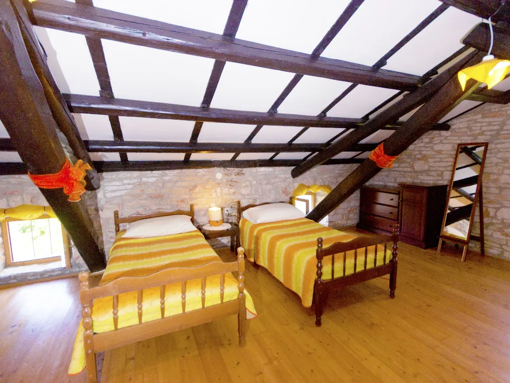5-Bedroom House with Pool in Svetvinčenat