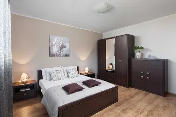 6-Bedroom House in Kršan for Up to 14 Guests