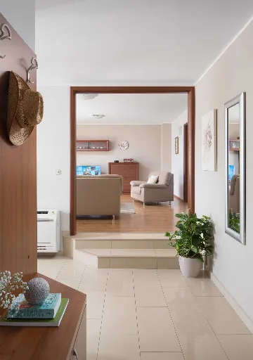 6-Bedroom House in Kršan for Up to 14 Guests