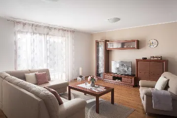 6-Bedroom House in Kršan for Up to 14 Guests