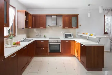 6-Bedroom House in Kršan for Up to 14 Guests
