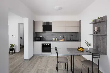 6-Bedroom House in Kršan for Up to 14 Guests