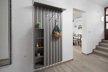 6-Bedroom House in Kršan for Up to 14 Guests