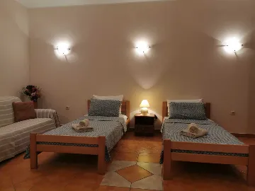 6-Bedroom House in Kršan for Up to 14 Guests