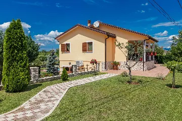 6-Bedroom House in Kršan for Up to 14 Guests