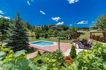 6-Bedroom House in Kršan for Up to 14 Guests