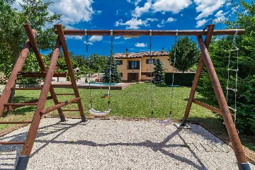 6-Bedroom House in Kršan for Up to 14 Guests