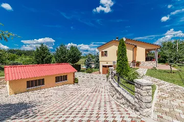 6-Bedroom House in Kršan for Up to 14 Guests
