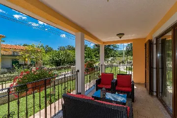 6-Bedroom House in Kršan for Up to 14 Guests