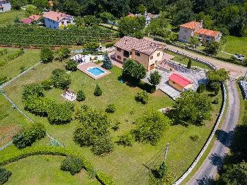 6-Bedroom House in Kršan for Up to 14 Guests