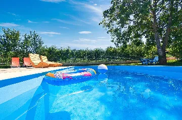 2-Bedroom House with Private Pool in Kršan