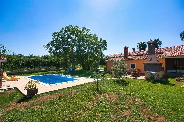 2-Bedroom House with Private Pool in Kršan