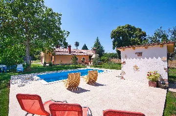 2-Bedroom House with Private Pool in Kršan