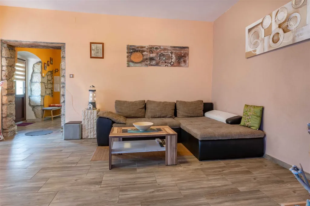 2-Bedroom House with Private Pool in Kršan