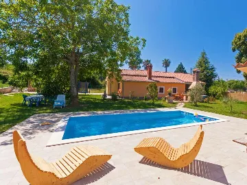 2-Bedroom House with Private Pool in Kršan