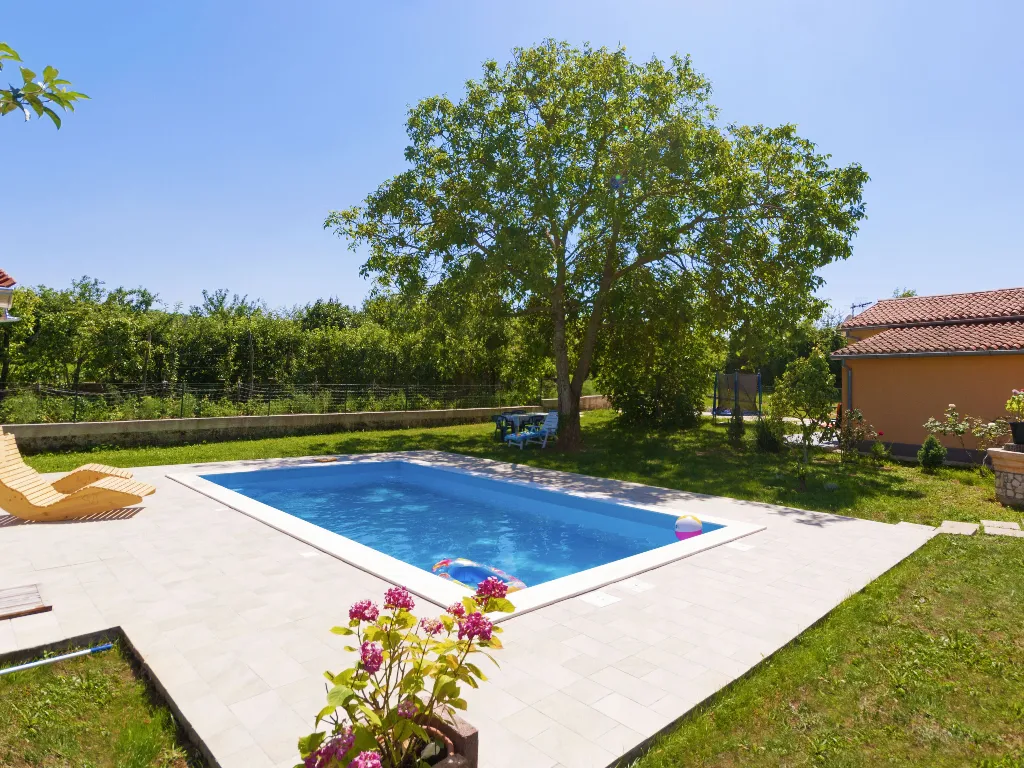 2-Bedroom House with Private Pool in Kršan