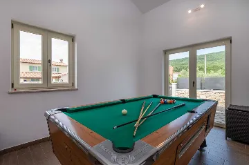 Trget House for Up to 7 Guests with Heated Pool